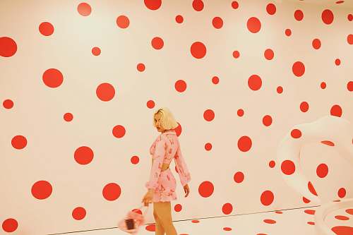 polka dot woman taking selfie los angeles